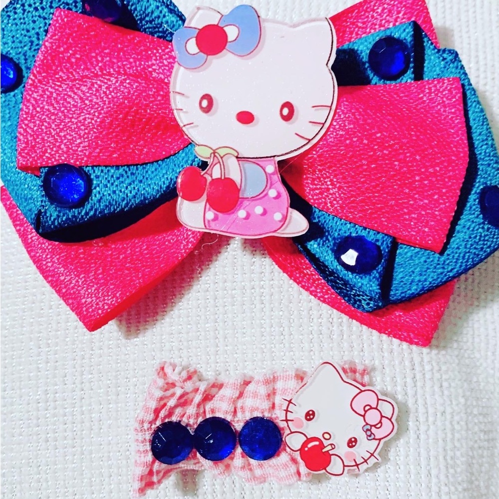 Hello kitty bow +clip